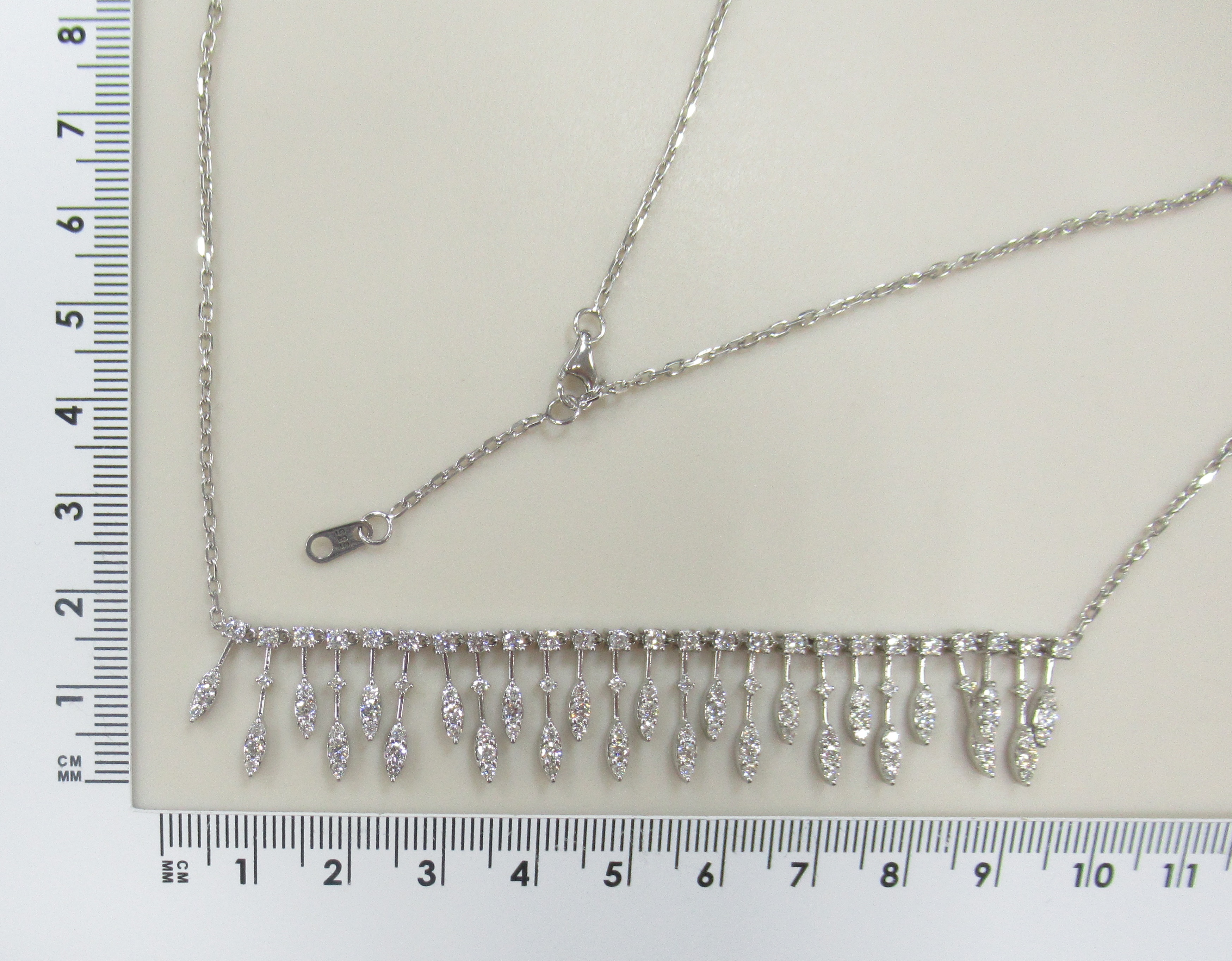 Колье из белого золота с бриллиантами